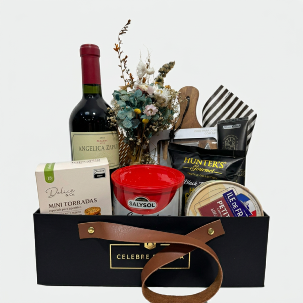 Cesta Gourmet com Vinho Angélica Zapata Malbec e Queijo Brie